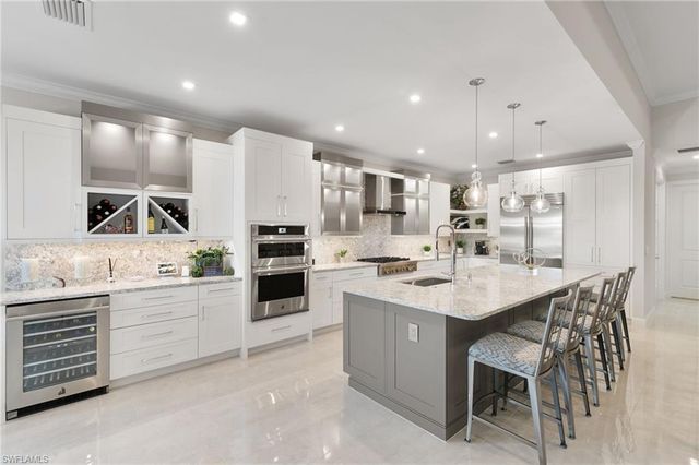 9098 Montserrat DR, Naples, FL 34114