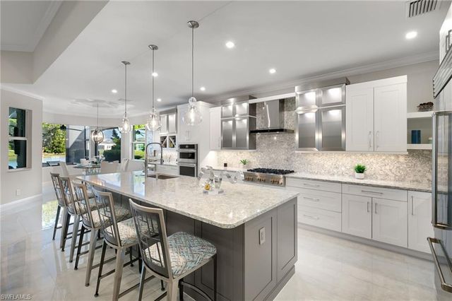 9098 Montserrat DR, Naples, FL 34114