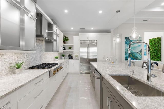 9098 Montserrat DR, Naples, FL 34114