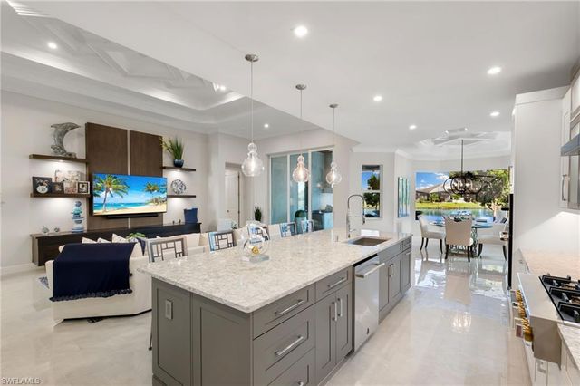 9098 Montserrat DR, Naples, FL 34114