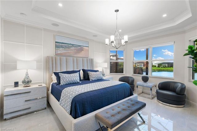 9098 Montserrat DR, Naples, FL 34114