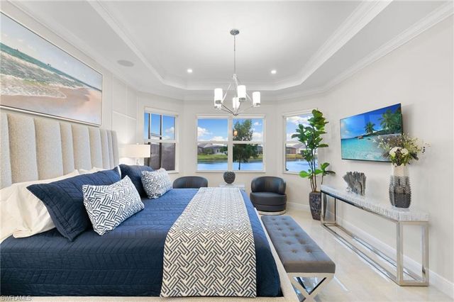 9098 Montserrat DR, Naples, FL 34114