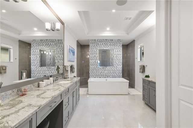 9098 Montserrat DR, Naples, FL 34114