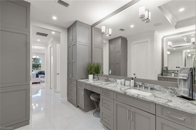 9098 Montserrat DR, Naples, FL 34114