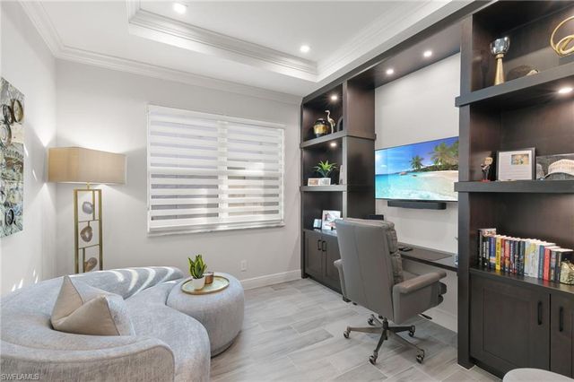 9098 Montserrat DR, Naples, FL 34114