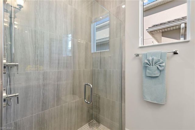 9098 Montserrat DR, Naples, FL 34114