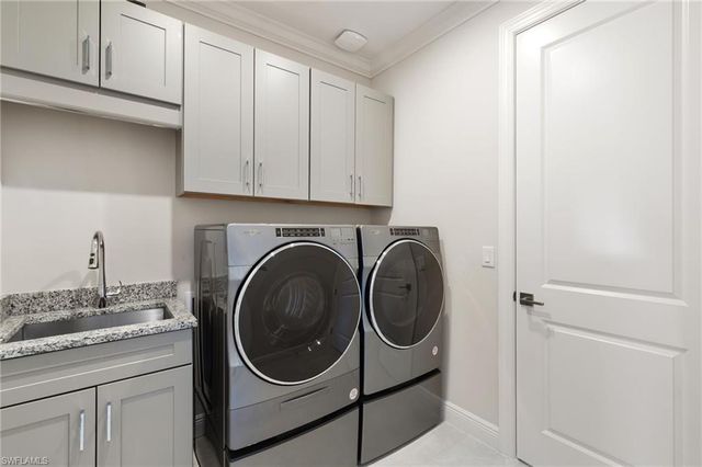 9098 Montserrat DR, Naples, FL 34114