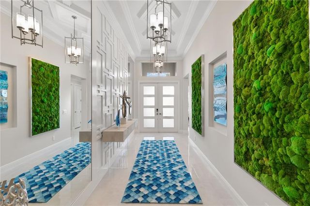 9098 Montserrat DR, Naples, FL 34114