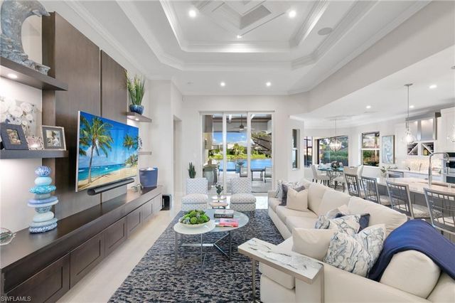 9098 Montserrat DR, Naples, FL 34114