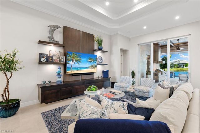 9098 Montserrat DR, Naples, FL 34114