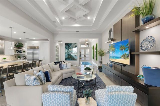 9098 Montserrat DR, Naples, FL 34114