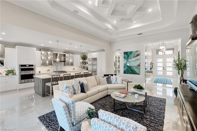 9098 Montserrat DR, Naples, FL 34114