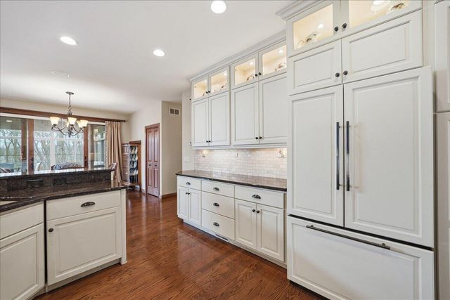 770 Quinlan Court, Crown Point, IN 46307