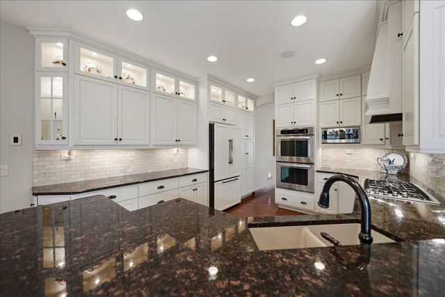 770 Quinlan Court, Crown Point, IN 46307