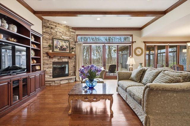 770 Quinlan Court, Crown Point, IN 46307