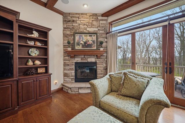 770 Quinlan Court, Crown Point, IN 46307
