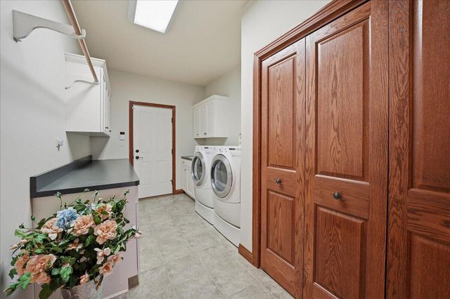 770 Quinlan Court, Crown Point, IN 46307