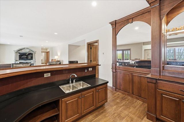 770 Quinlan Court, Crown Point, IN 46307