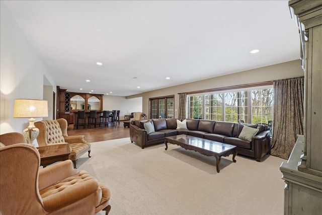 770 Quinlan Court, Crown Point, IN 46307