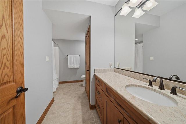 770 Quinlan Court, Crown Point, IN 46307