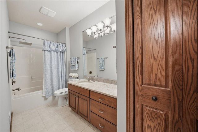 770 Quinlan Court, Crown Point, IN 46307