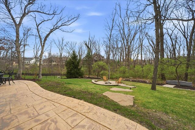 770 Quinlan Court, Crown Point, IN 46307