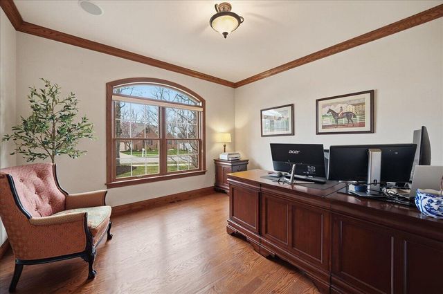 770 Quinlan Court, Crown Point, IN 46307