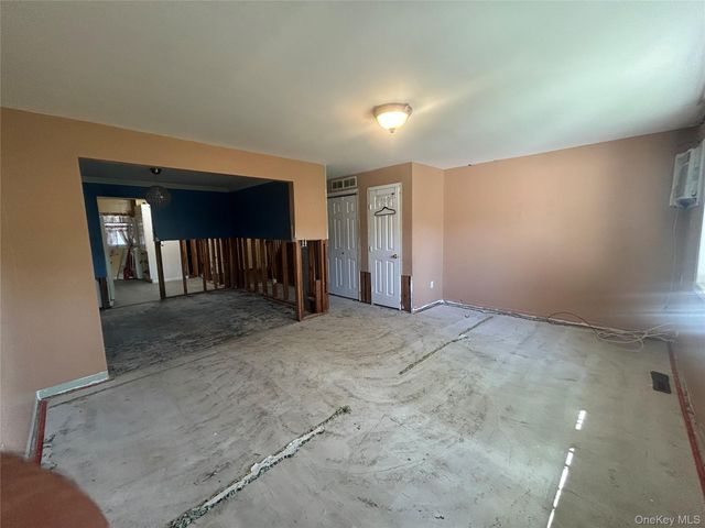 31 Farley Drive, West Haverstraw, NY 10993