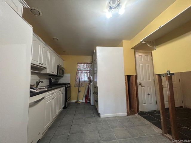 31 Farley Drive, West Haverstraw, NY 10993