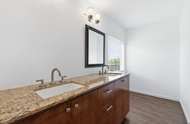 330 Howard LN, Buda, TX 78610
