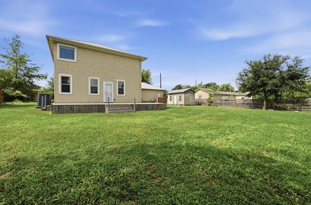 330 Howard LN, Buda, TX 78610