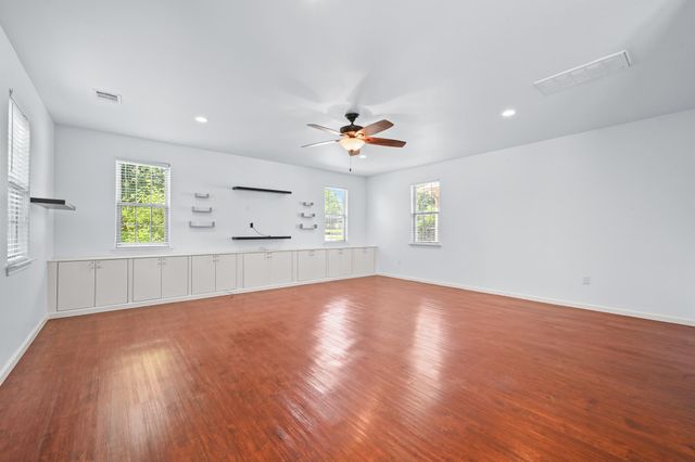 330 Howard LN, Buda, TX 78610