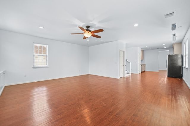 330 Howard LN, Buda, TX 78610