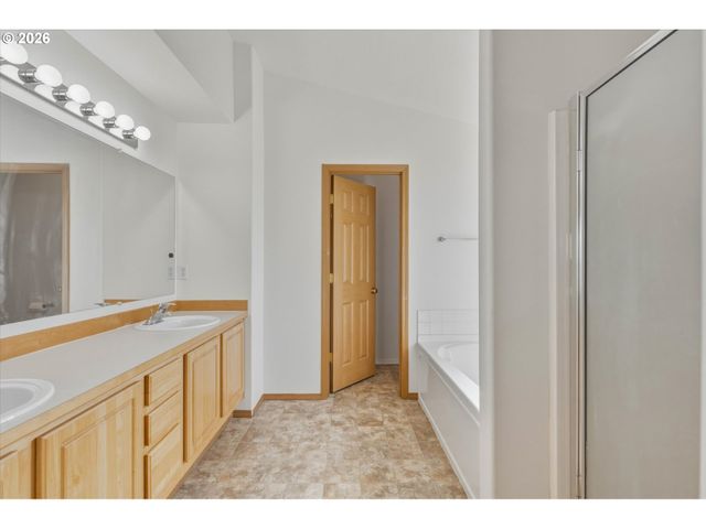 1061 40TH St, Washougal, WA 98671