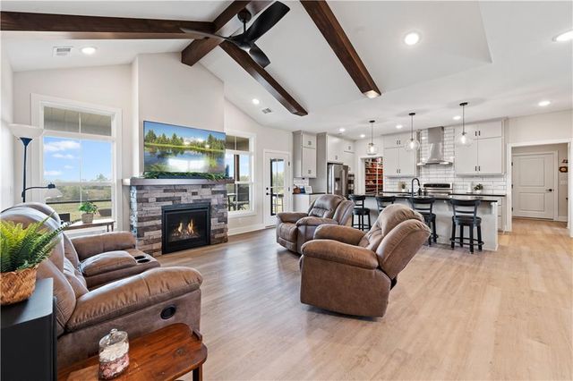 12185 Masonic Drive, Dearborn, MO 64439