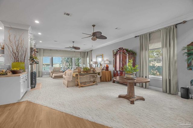 697 Palomar Dr, Pensacola, FL 32507
