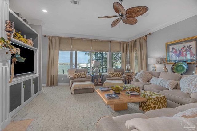 697 Palomar Dr, Pensacola, FL 32507