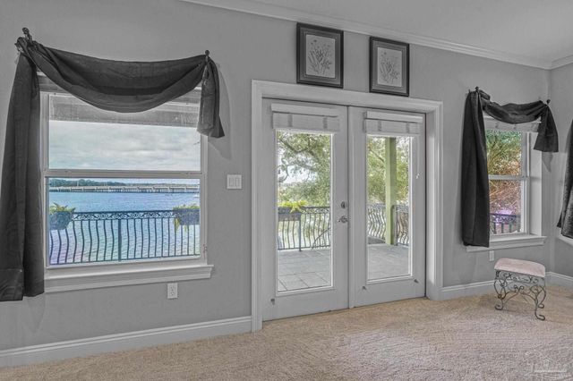 697 Palomar Dr, Pensacola, FL 32507