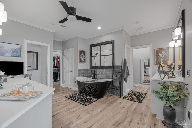 697 Palomar Dr, Pensacola, FL 32507