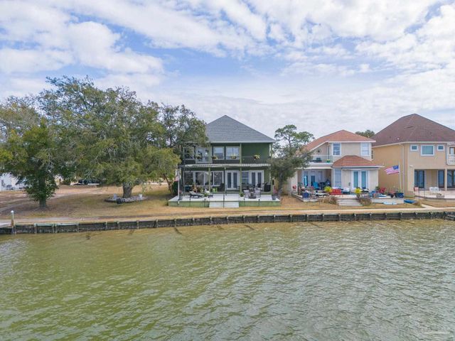 697 Palomar Dr, Pensacola, FL 32507