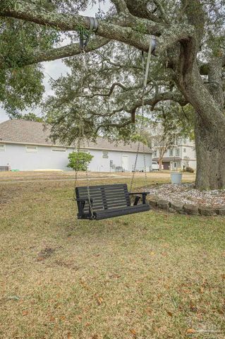 697 Palomar Dr, Pensacola, FL 32507