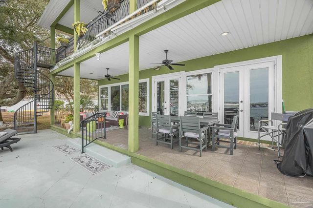 697 Palomar Dr, Pensacola, FL 32507