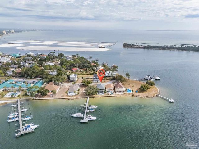 697 Palomar Dr, Pensacola, FL 32507
