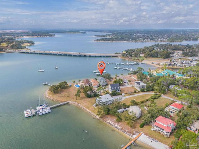 697 Palomar Dr, Pensacola, FL 32507