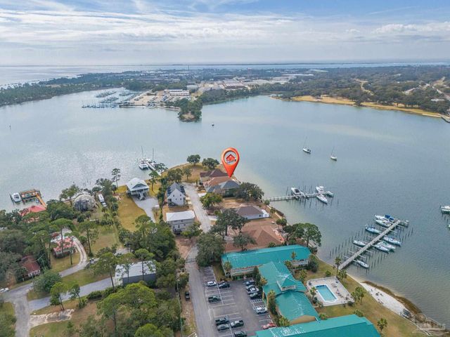 697 Palomar Dr, Pensacola, FL 32507