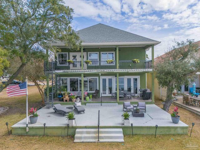 697 Palomar Dr, Pensacola, FL 32507