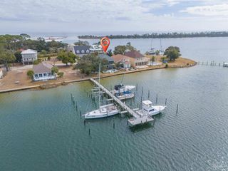 697 Palomar Dr, Pensacola, FL 32507