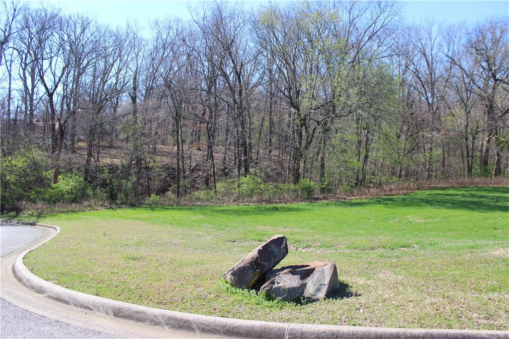 3852 N Bridlewood Drive, Springdale, AR 72764