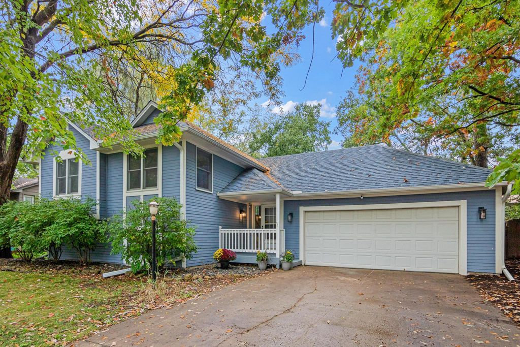 2365 Hillwood Drive E, Maplewood, MN 55119 — exterior