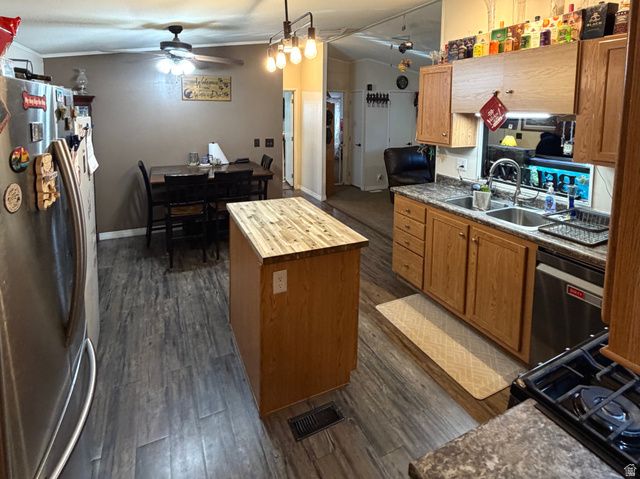 863 W BIG MOUNTAIN DR, Taylorsville, UT 84123